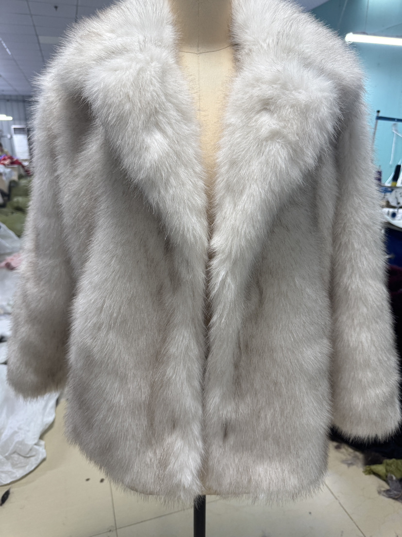 Picture of 2025 Autumn and Winter Women's White Bottom Black Tip European and American Mid-Length Suit Jacket Outwear Artificial Fur Imitation Fur Jacket