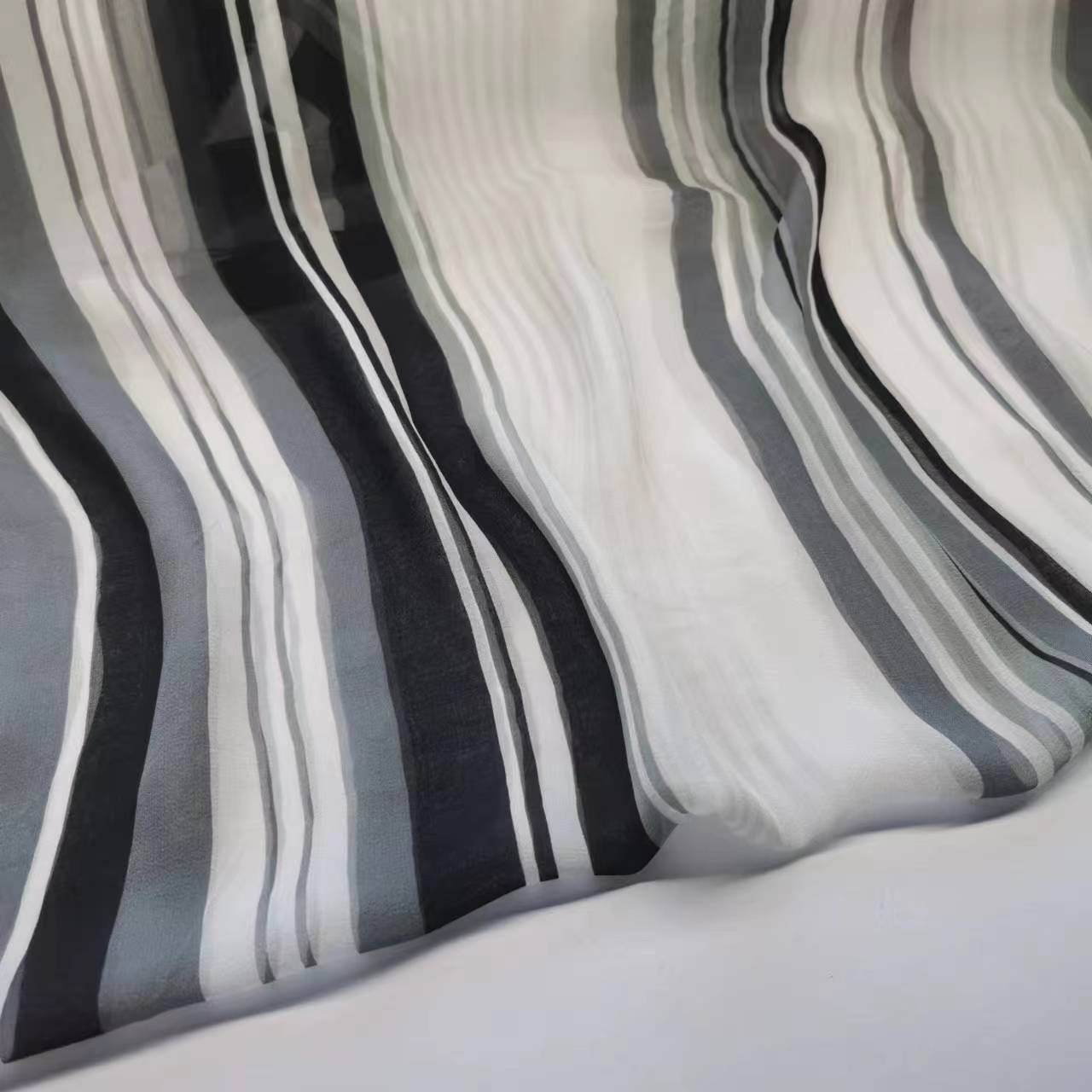 Striped 8mm Mulberry Silk Smooth Qiao Fabric Wide Fashion Skirt Silk Fabric