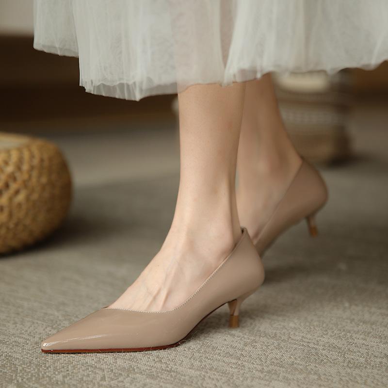 Pointed Cat Documentary Shoes Women's 2025 Spring New Simple Commuting Shallow Mouth Leather Shoes V-Mouth Thin Heeled High Heeled Shoes
