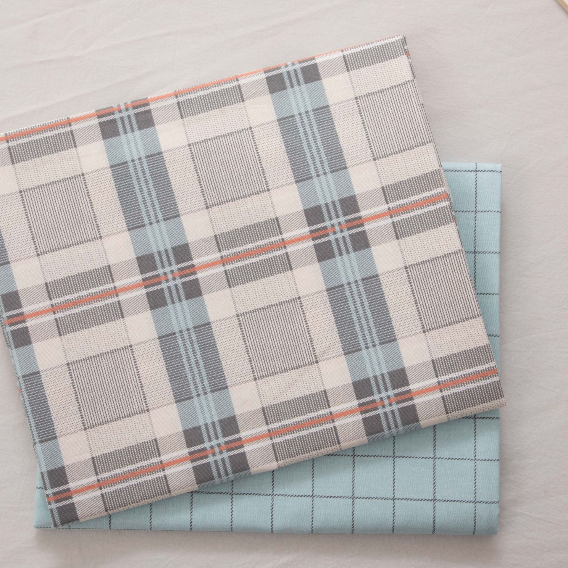 Wholesale Supply 133*72 Twill Printed Cloth Plaid 40 Count Cotton Cloth 1.6m Width