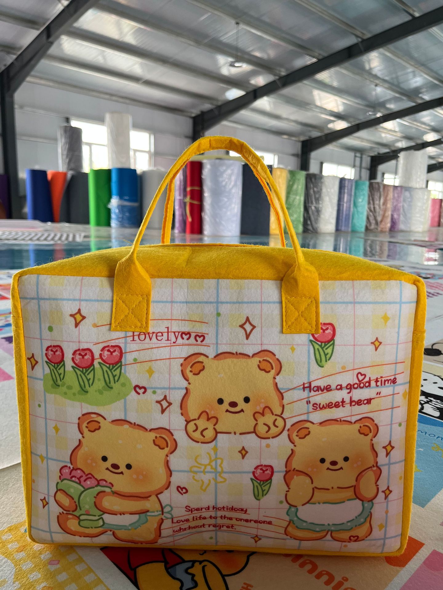 Picture of Travel Storage Bag Large Capacity Cute Felt Bag Children's Luggage Bag Short Distance Felt Handbag Portable Bag