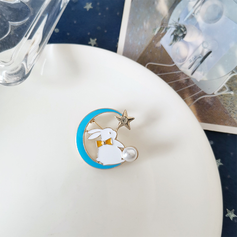Picture of Japanese and Korean Style ins Pearl Moon Cartoon Bunny Brooch Sweet Cute All-match Metallic Decorative H3901