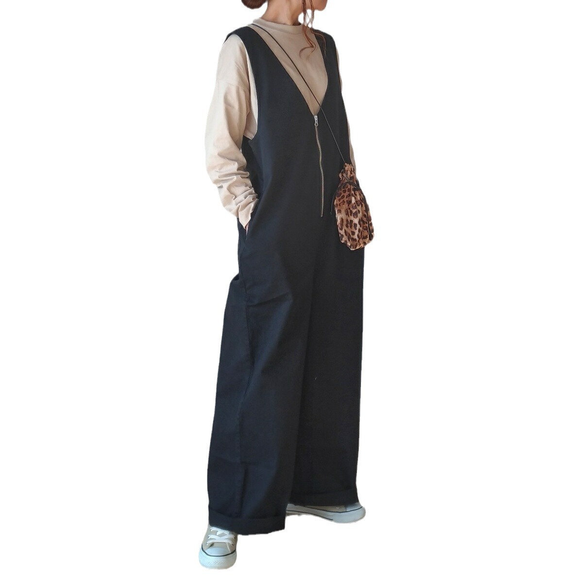 Picture of in stock 3-color Japanese 2024 Summer New Solid Color Zipper Strap Wide Leg Pants Slim-fit Dipping Jumpsuit