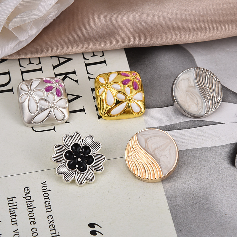 New Guofeng multi-size metal hand-sewn buttons high-end sense small fragrant style special-shaped decorative buttons buttons in stock wholesale