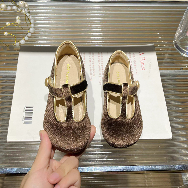 Picture of Girls' small leather shoes 2025 autumn new fashion show girls' flats Velcro children's velvet princess shoes