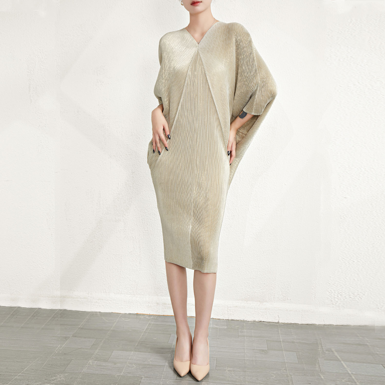 Picture of Cross-Border Large Size V Neck Dress Women's New European and American Dress Fat mm High-End Pleated Belly-Covering Slimming Look Long Skirt