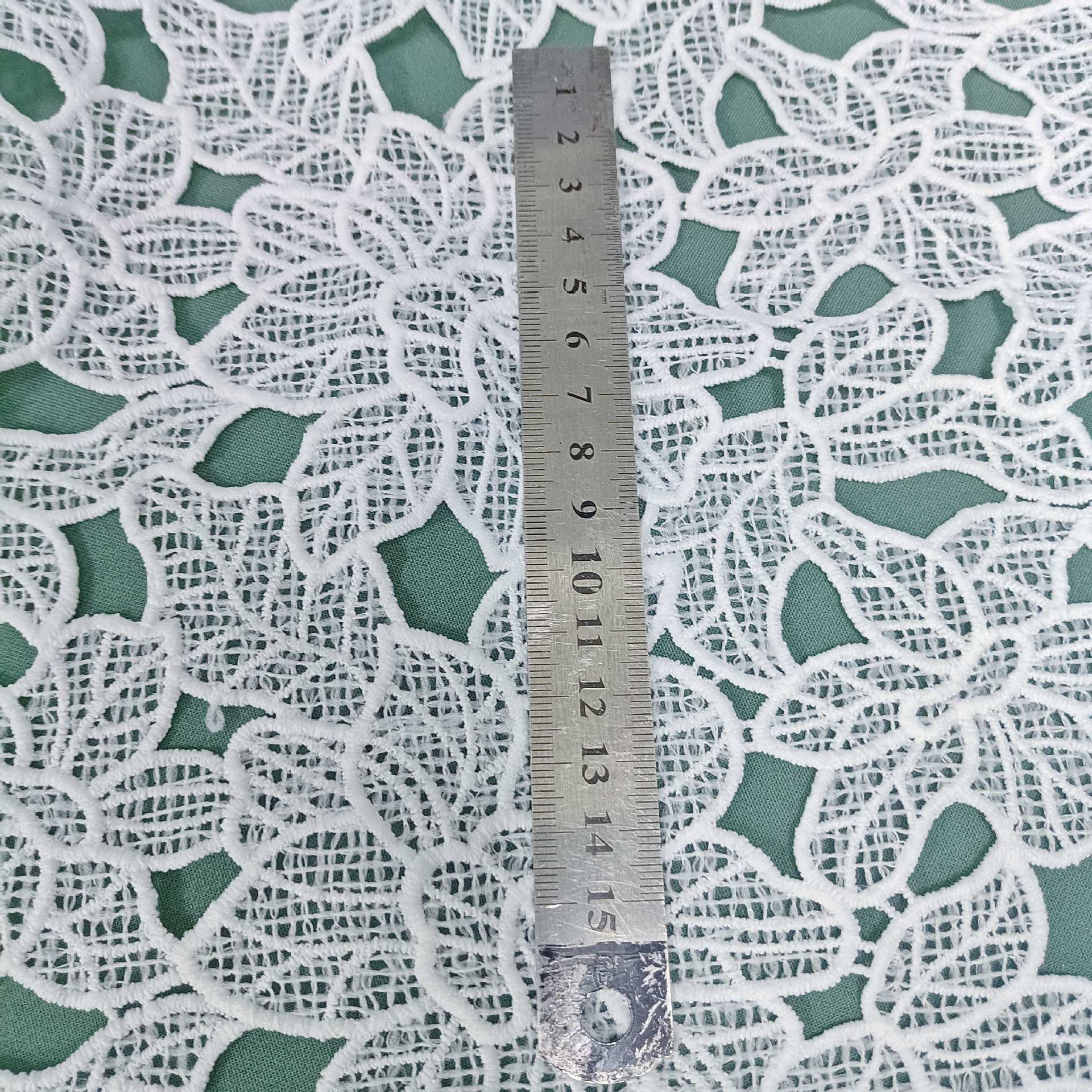 Picture of Three-dimensional Hollow Fabric Water-soluble White Embroidered Wedding Dress Classic Fashion Exquisite Large Flower Bag Wedding Gauze