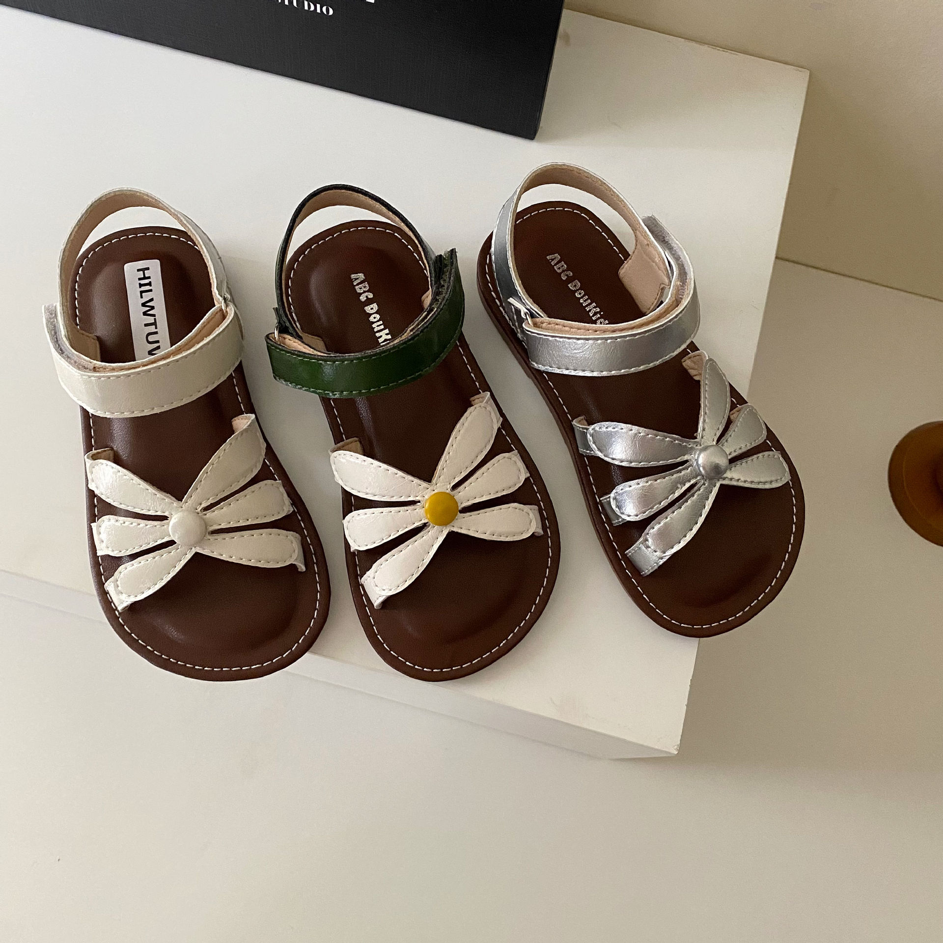 Girls Sandals 2025 Summer New Little Girls Anti-Slip Soft Sole Beach Shoes Children's Plaid and Easiest for Match Princess Sandals