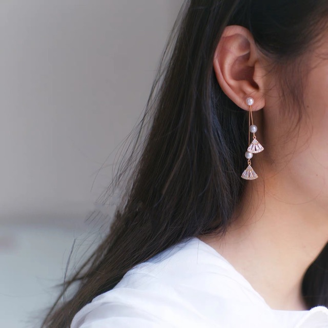 Picture of Advanced Sense Design Natural Freshwater Pearl Earrings 925 Silver Needle Delicate Zirconium Fan Super Flash Earrings Female Temperament