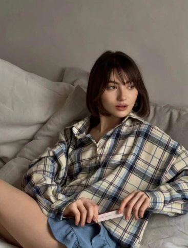Picture of 2024 Spring and Autumn Amazon OZON Cross-border Retro Style All-match Loose Shirt * Fashion All-match Plaid Shirt Women