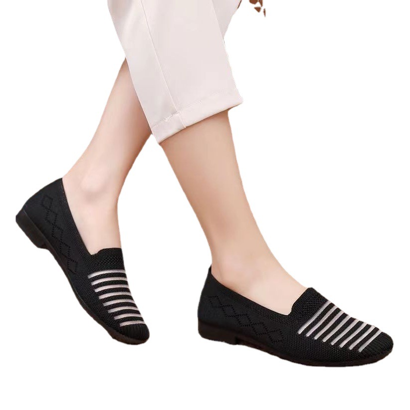 Mom's shoes women's summer new soft bottom non-slip hollow mesh shoes flying woven flat walking slip-on old Beijing cloth shoes