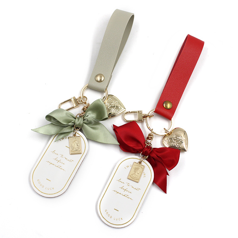 Spot creative love constellation color matching car keychain with horseshoe buckle women's leather bow keychain