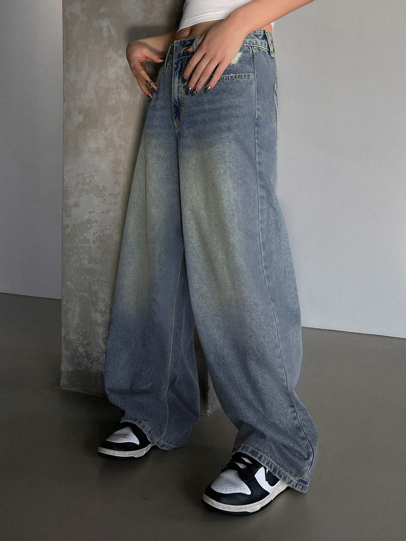 Picture of Cross-border foreign trade Amazon European and American water-washed blue wide-leg ultra-long floor-length jeans women's ripped loose casual pants