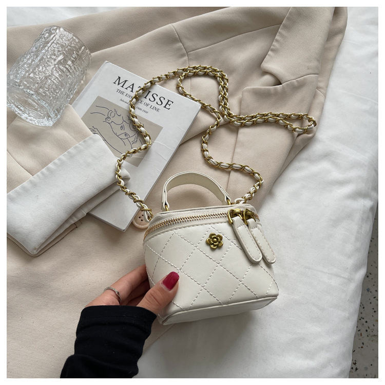 Picture of Niche Design Mini Handbag Women's 2023 New Trendy Diamond Plaid Chain Box Bag All-match Shoulder Crossbody Bag