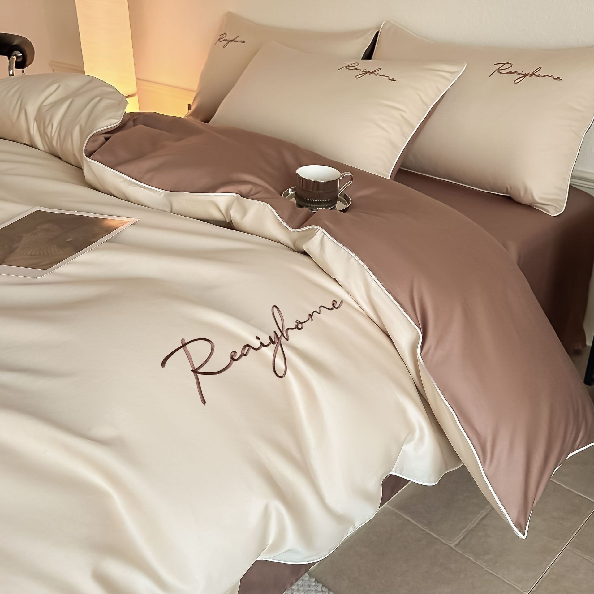 Picture of 60 Xinjiang long-staple cotton four-piece cotton bed sheet bed hat light luxury embroidery dormitory three-piece cotton bedding s