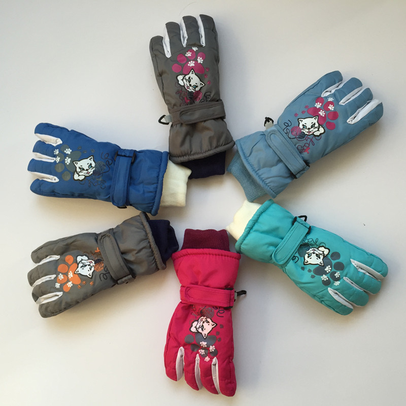 Picture of Winter Outdoor Children's Ski Gloves Men's and Women's 5-10 Years Old Cartoon Christmas Windproof Waterproof Warm Riding Gloves