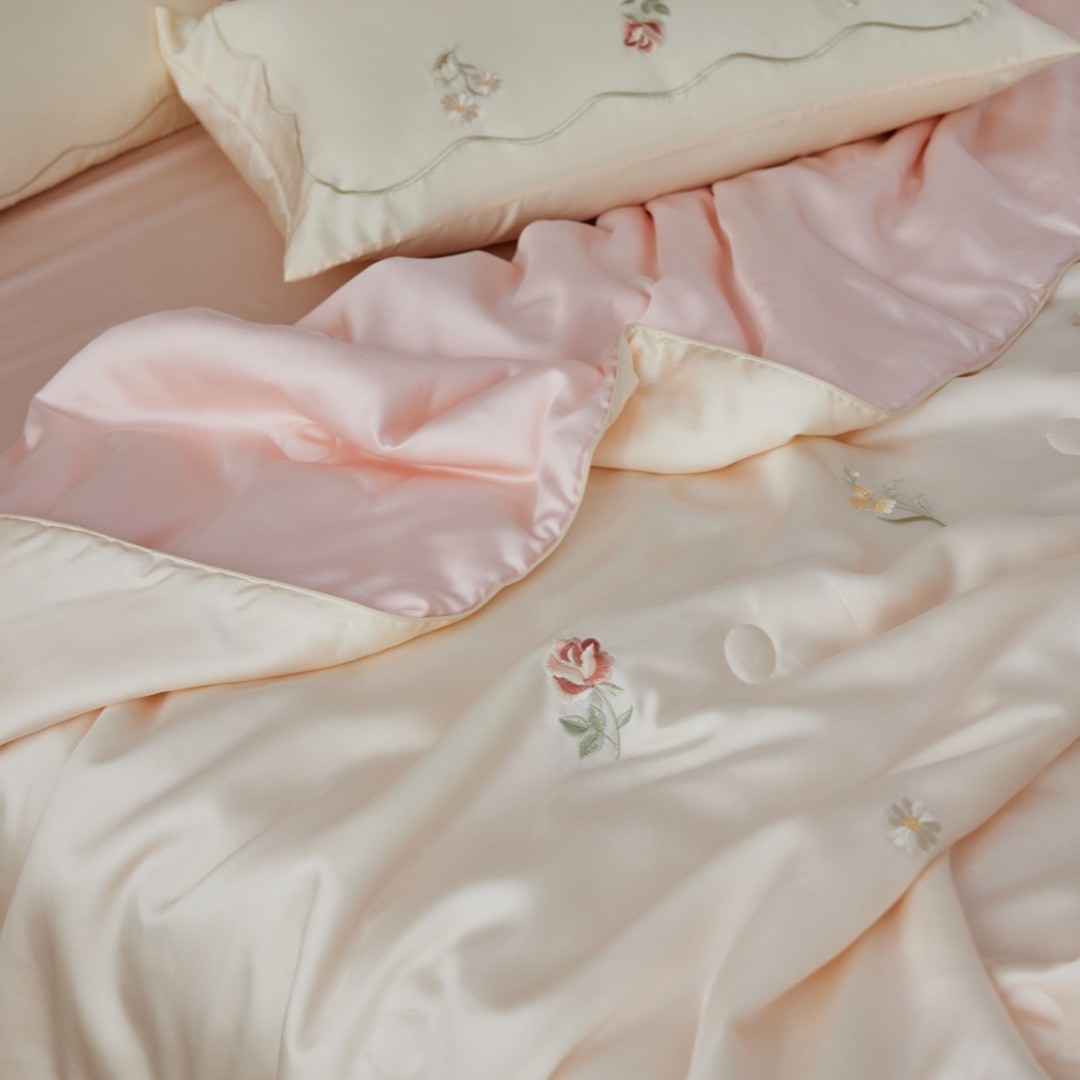 Picture of Class a Floral Embroidered Tencel Summer Quilt Four-Piece Set, Lightweight and Breathable, Suitable for Young Girls, for Sleeping Naked, Air-Conditioned Summer Cooling Quilt