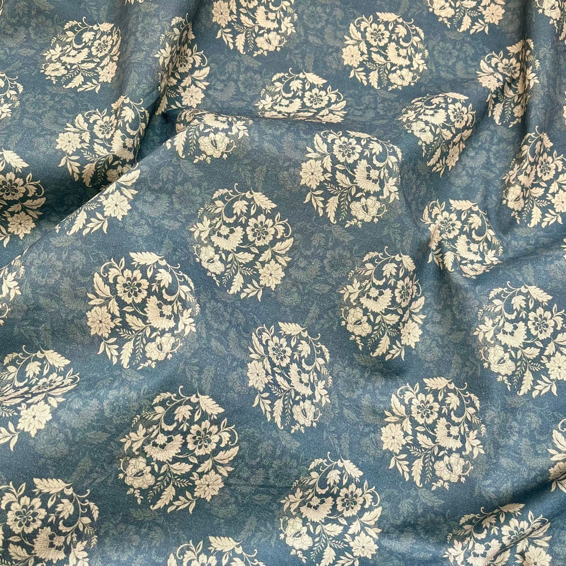 Picture of Retro Tuanhua in stock Supply Cotton 20 Cotton Linen Fabric Digital Printing Children's Shirt Hanfu Fabric