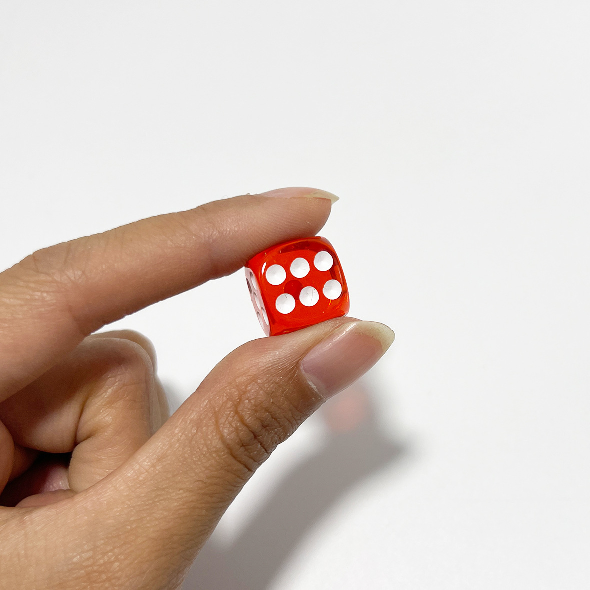 Picture of Yiwu Dege leisure and entertainment wholesale 14mm14mm 14 transparent crystal color dice color dice