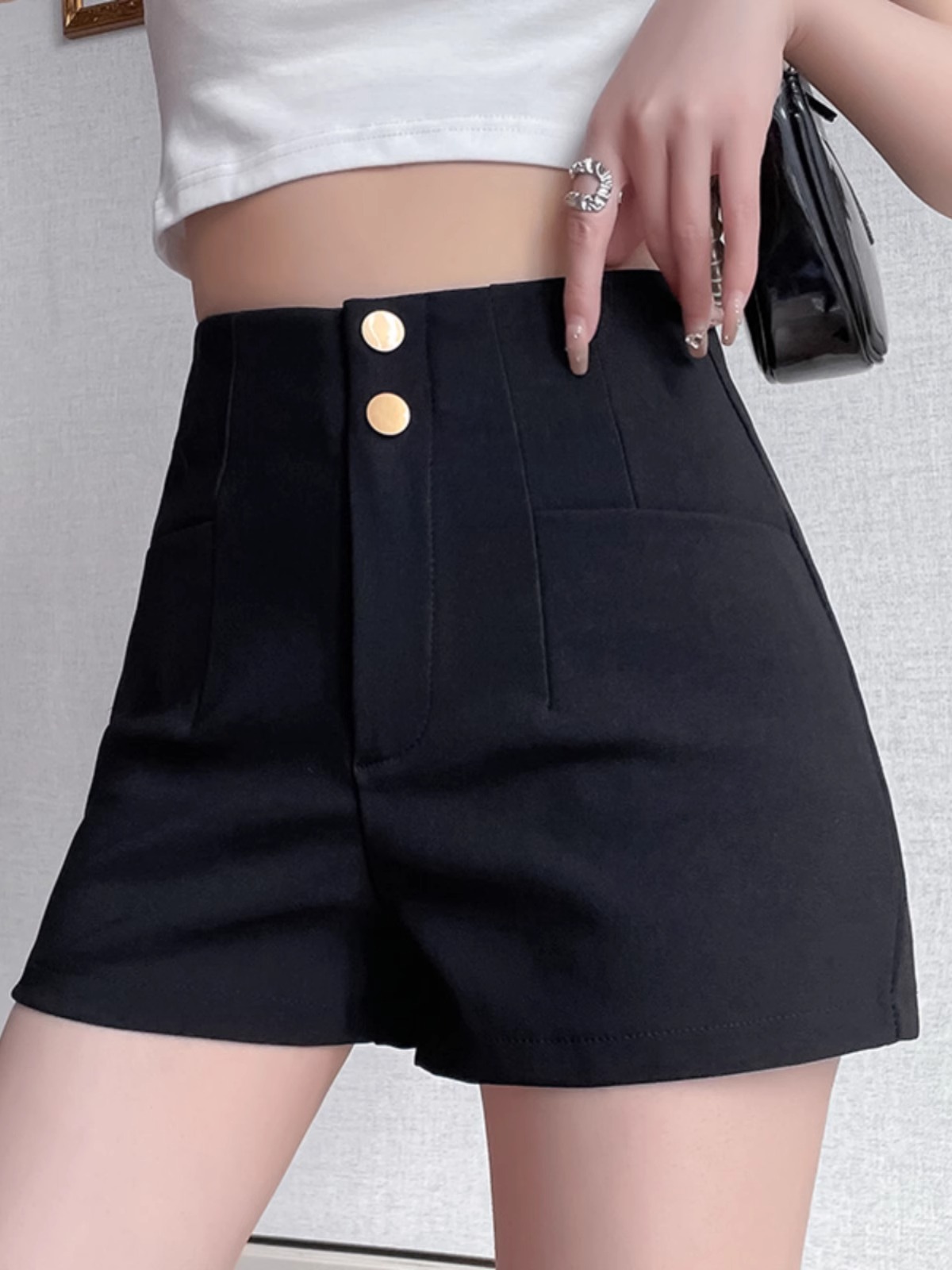 Casual Shorts Women's Spring 2024 New Arrival Small High Waist Slimming A- shaped Wide Leg Black Fashionable Sexy Hot Pants