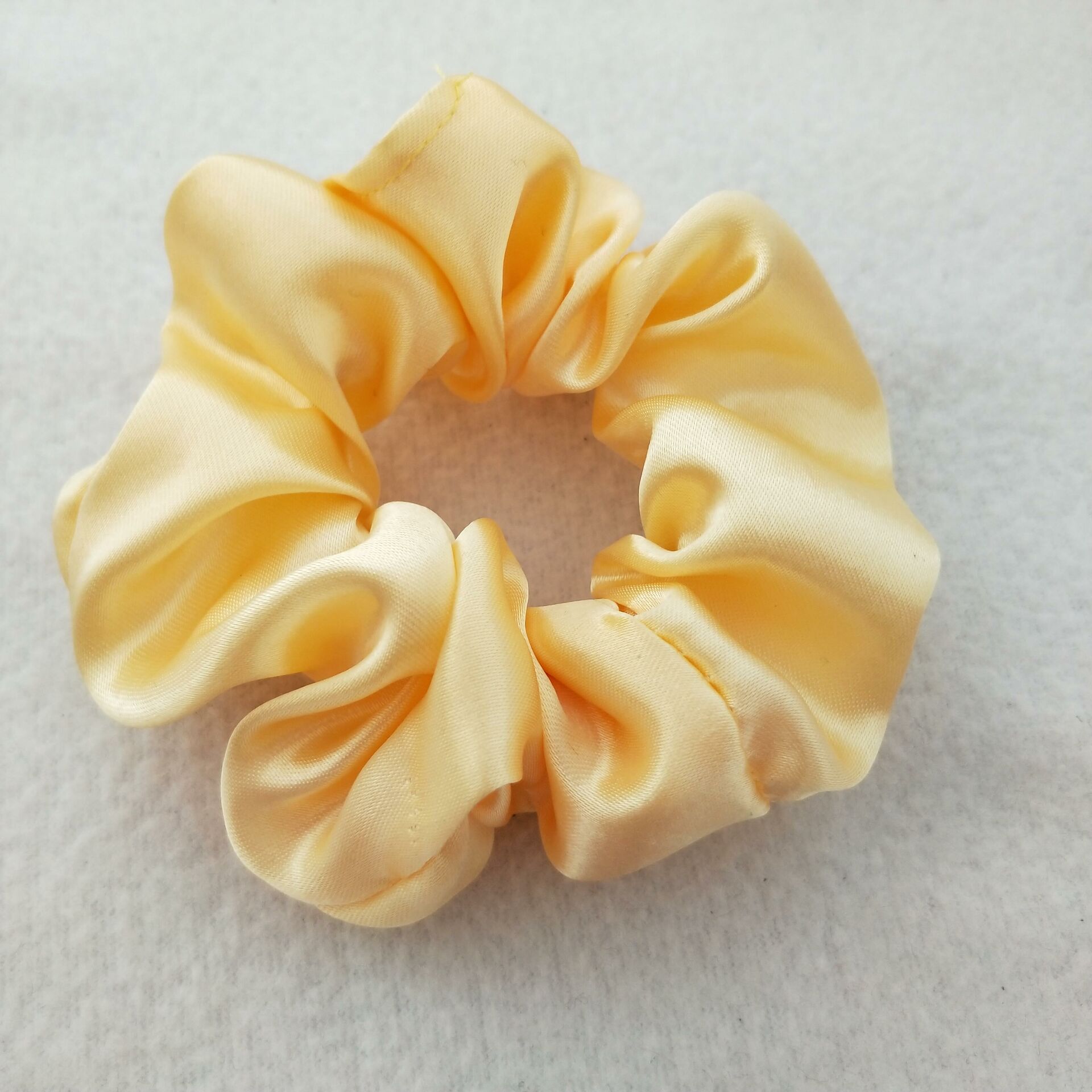 Picture of Cross-Border Amazon Satin Fabric Satin Scrunchie for Women, High-End Bun Hair Tie