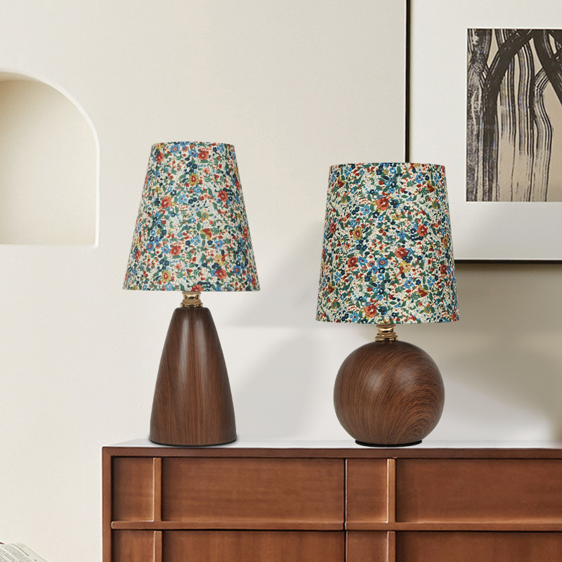 French Retro Floral Table Lamp Bedside Lamp Bedroom Ins Internet Celebrity Pastoral Style Middle Ancient Decorative Atmosphere Ceramic Table Lamp