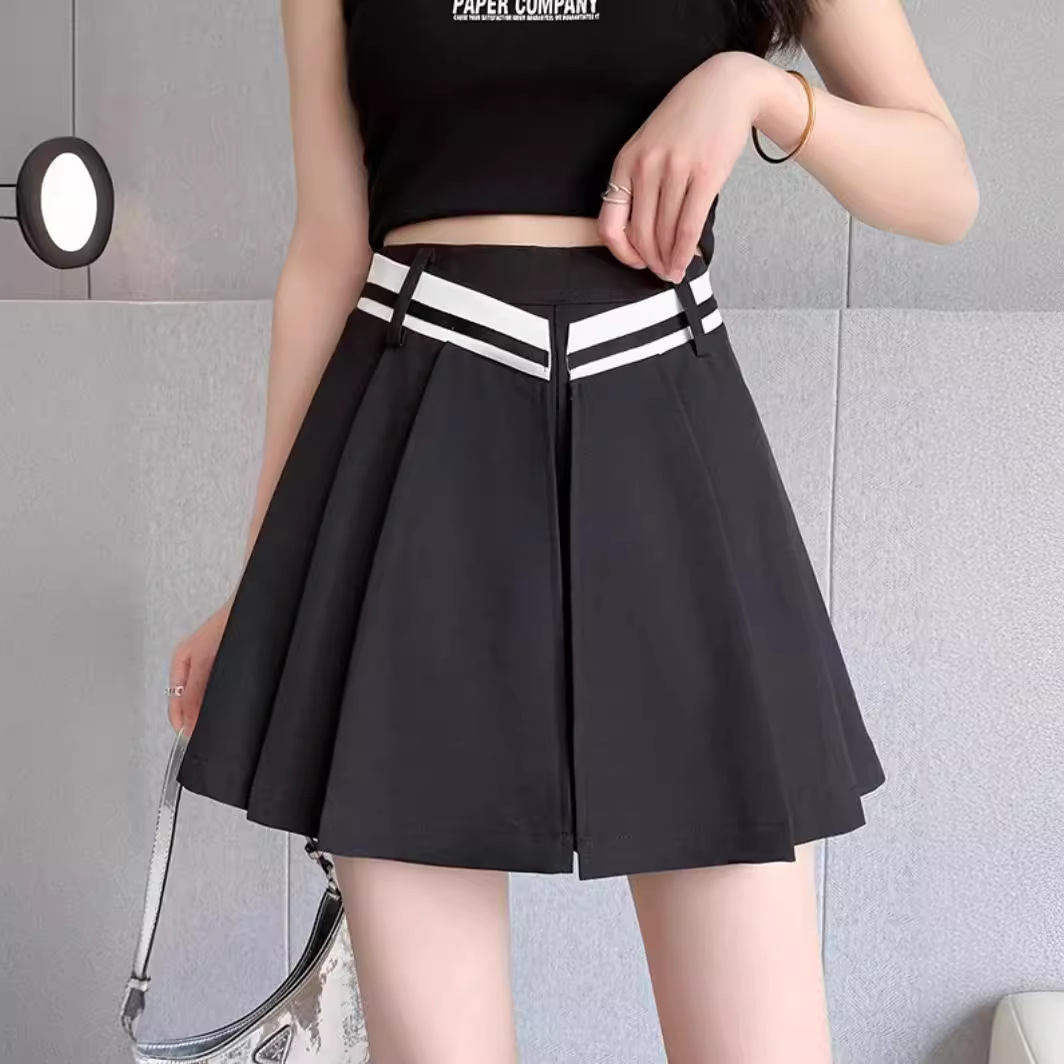 Pleated casual shorts for women 2024 Autumn New striped V waist slimming fashion design black suit wide leg pants