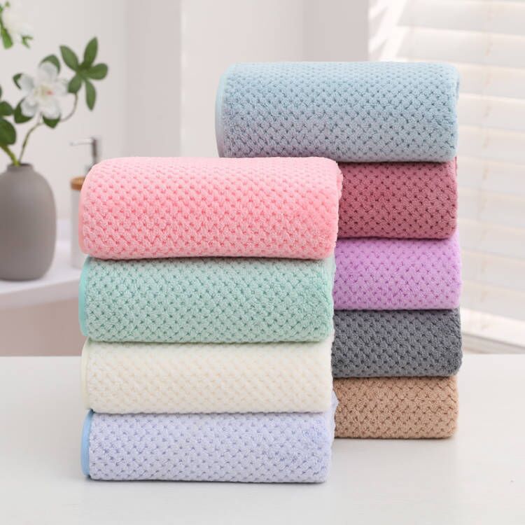 Picture of Pineapple plaid wool bath towel warp knitted coral velvet soft absorbent factory wholesale men and women Bath not easy to lint large square towel