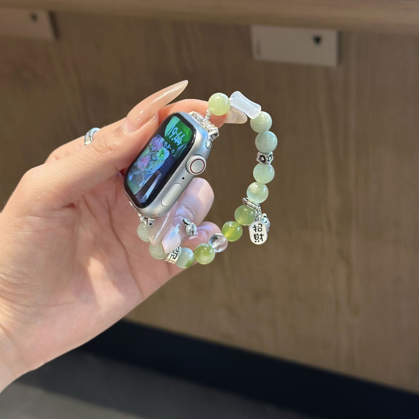 Suitable for applewatch apple watch iwatch9876SE bracelet with fish beaded all-match wristband