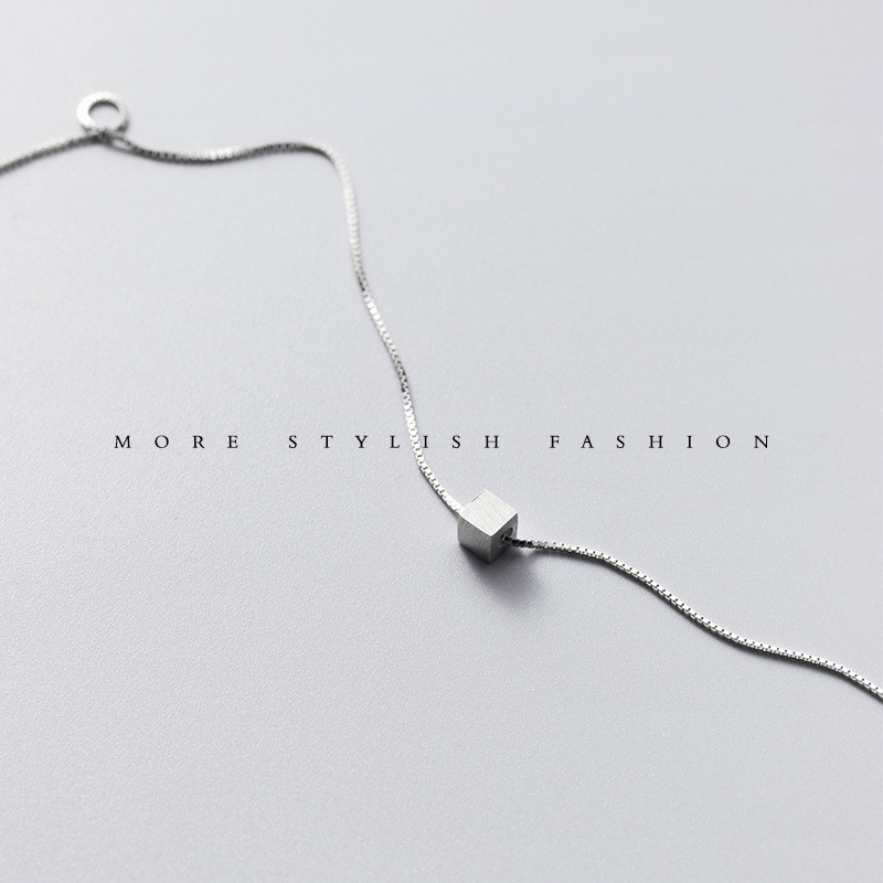 Picture of Geometric Square Brushed Necklace for Women, Korean Version, Simple and Elegant Design, Clavicle Chain, 2022 Geometric Style Necklace