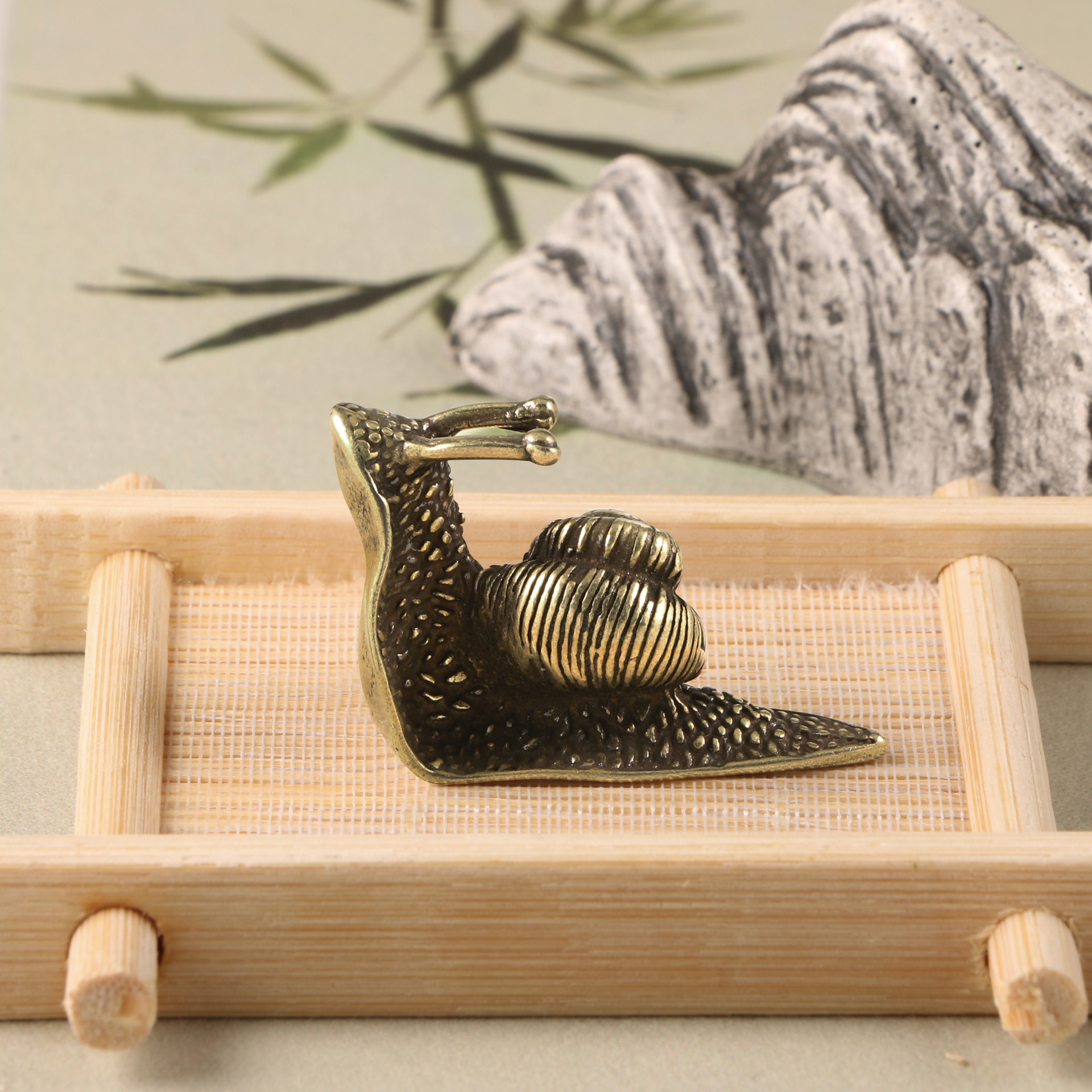 Antique collection brass tea pet decoration snail cow turn Qiankun brass desktop decoration paperweight solid core distressed craft