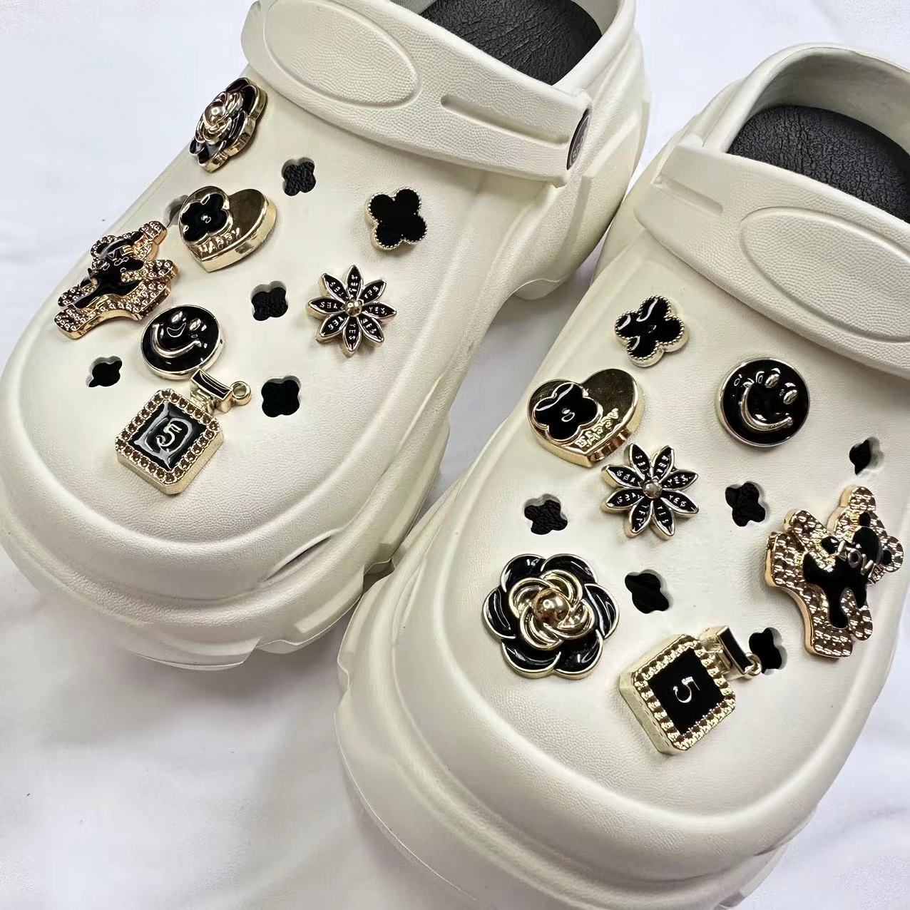 Cross-border Adaptable Hole Shoes DIY Accessories Shoes Flower Hole Shoes Decorative Buckle Small Fragrant Feng Shui Drilled Shoe Buckle suit Accessories