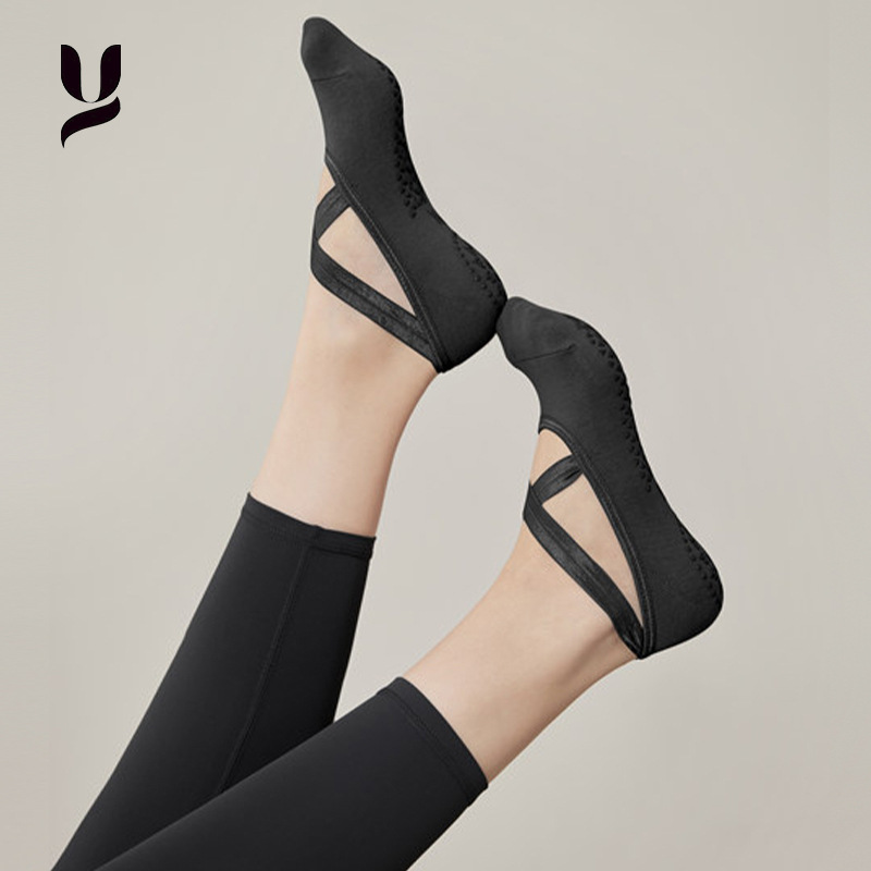 Non-slip yoga socks for women, beginner indoor five-toe socks, women's sports fitness yoga socks, wholesale yoga shorts