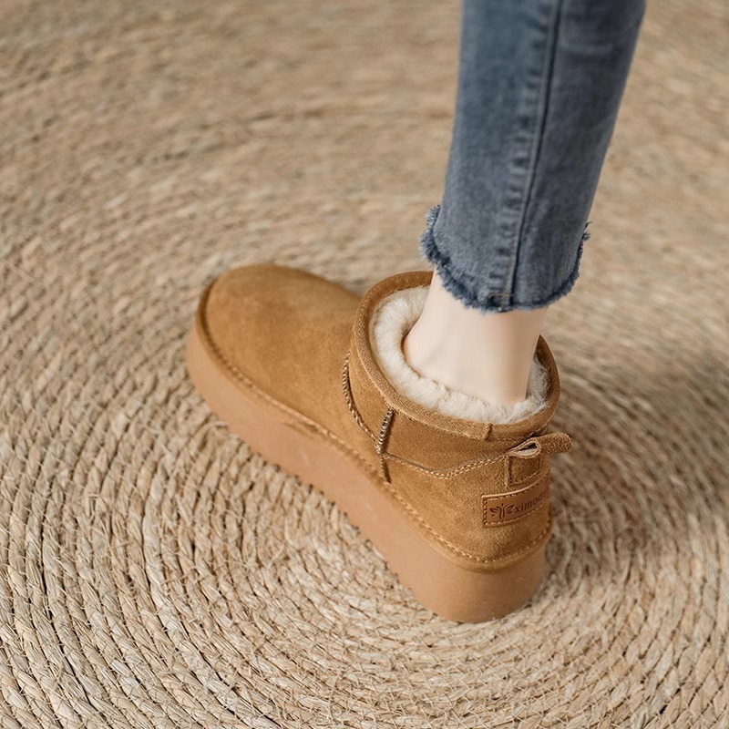 Snow boots women's winter 2024 new short tube fleece-lined thick cotton shoes thick bottom northeast leather waterproof bread shoes
