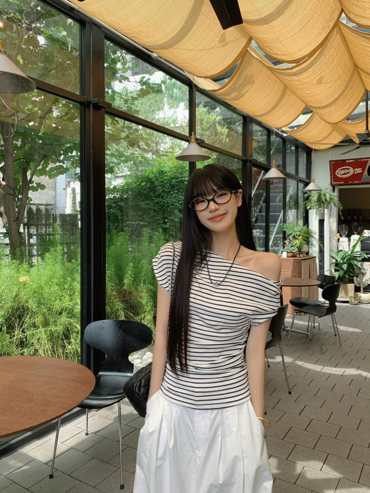Picture of Striped One-Shoulder Short-Sleeved T-Shirt for Women 2025 Summer New Korean Style Slim-Fitting Off-Shoulder Export Top