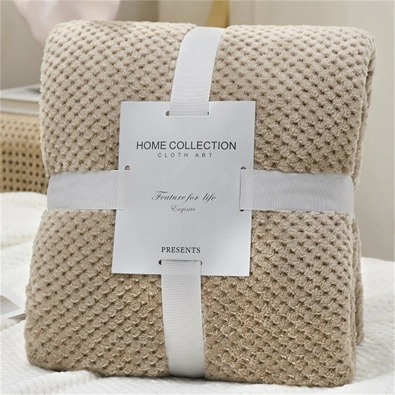 Picture of Pineapple Plaid Blanket Flannel Blanket Office Nap Blanket Air Conditioning Blanket Coral Velvet Thickened Velvet Blanket Wholesale