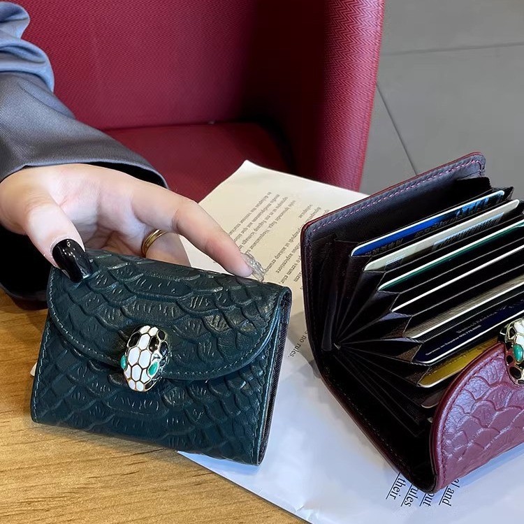 Picture of Genuine Leather Women's Card Holder 2024 New First-Layer Cowhide Crocodile Pattern Popular Storage Convenient Card Holder High-End Wallet Bag