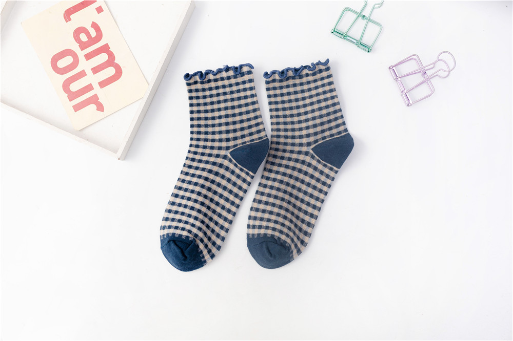 Picture of Women's Fungus-Edged Socks with Rolled Edges, Small Plaid Women's Socks, Casual Loose Cotton Socks, Cotton Short Socks, Zhuji Socks