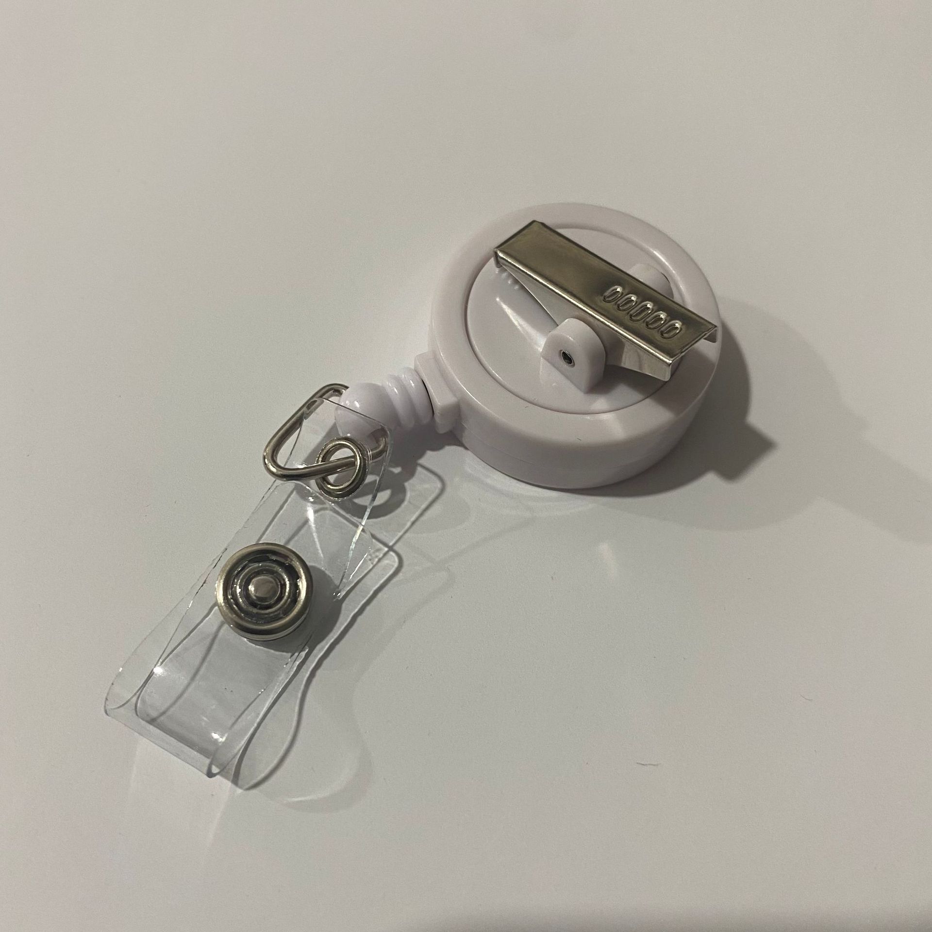 Picture of Spot Crocodile Clip Easy-Pull Buckle 360 Rotating Id Buckle Outdoor Anti-Lost Cable Puller Chest Card Clip Colorful Telescopic Buckle
