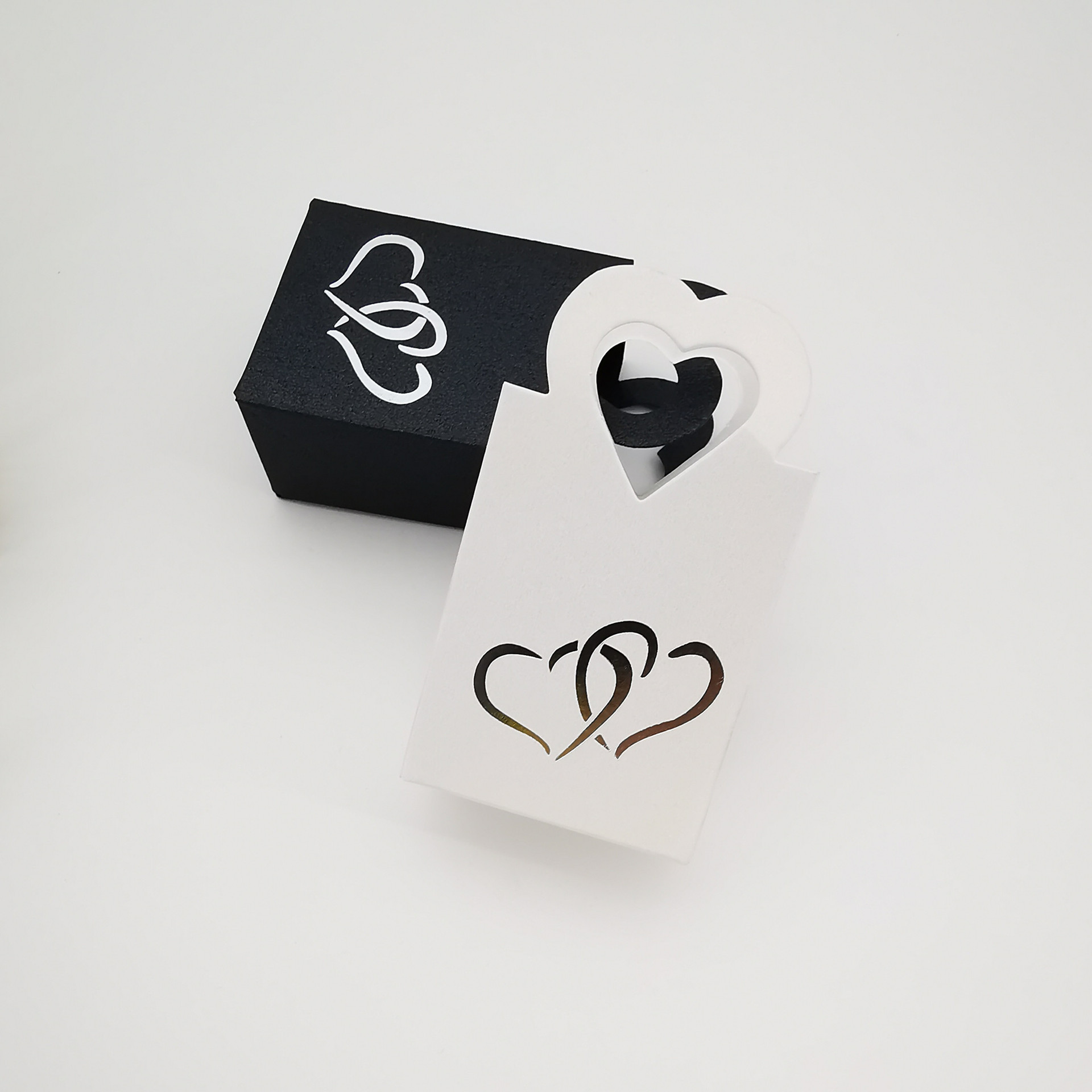 Picture of Mini Gift Box Handbag Small Pearlescent Paper Wedding Candy Box Hot Silver Love Gift Packaging Hand Carry Heart
