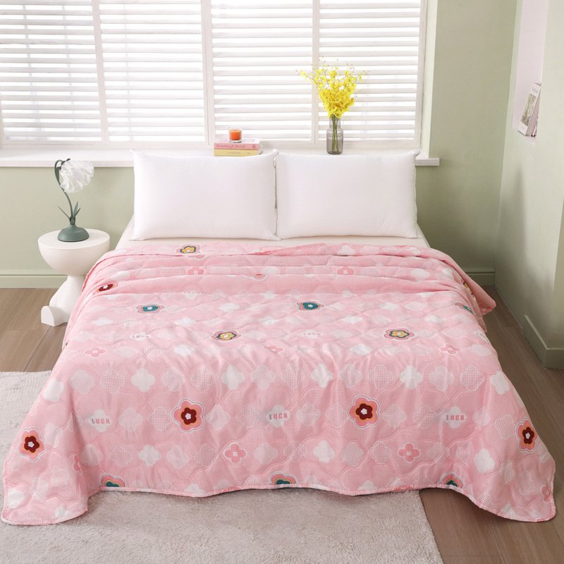 Picture of Summer Company Event Sales Summer Quilt with Gift Box Air Conditioning Quilt Opening Promotion Gift Summer Cool Quilt Core Thin Quilt