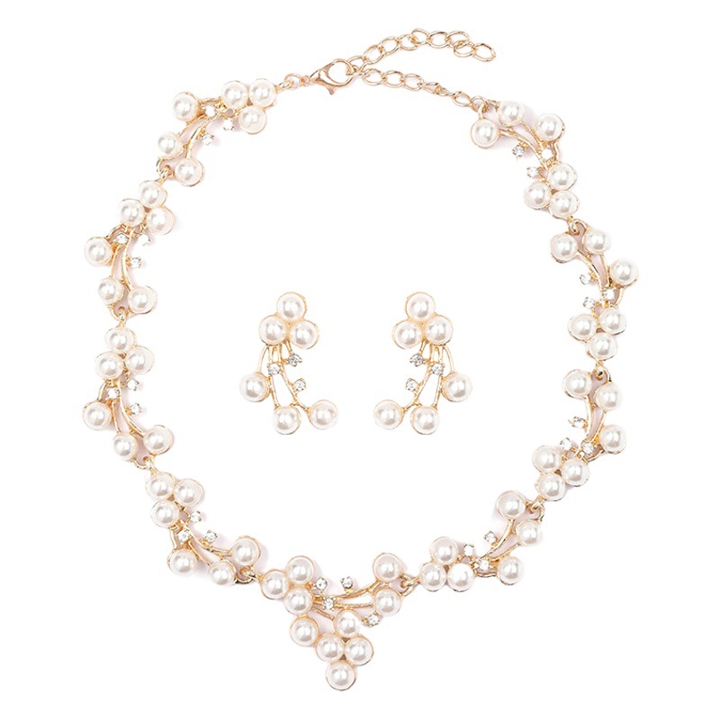 European and American Foreign Trade New Hot Pearl Necklace Set Women's Light Luxury Niche All-match sweater chain clavicle chain alloy