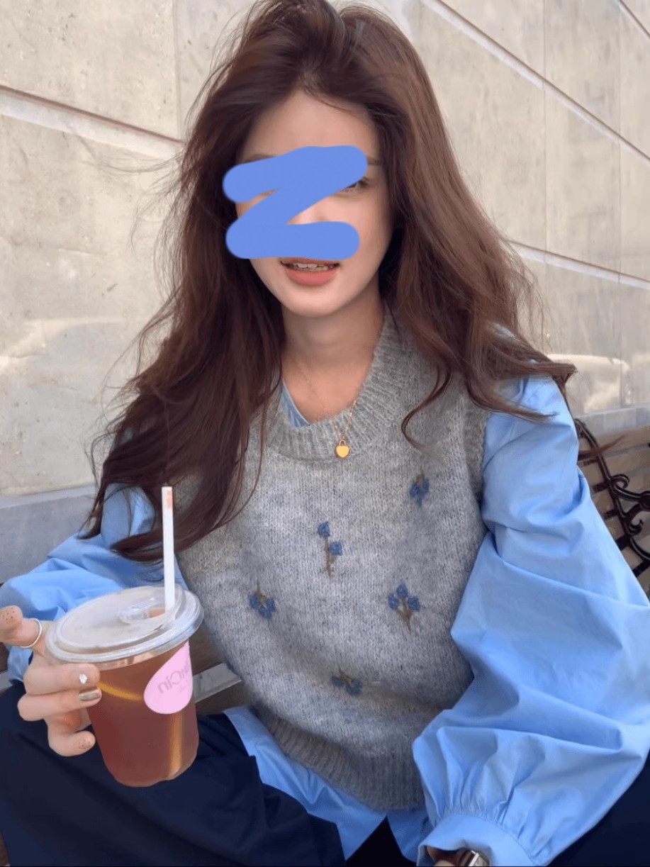 Gray Knitted Vest for Women Autumn and Winter 2025 New Embroidered Flower Round Neck Sleeveless Inner Layering Vest Top