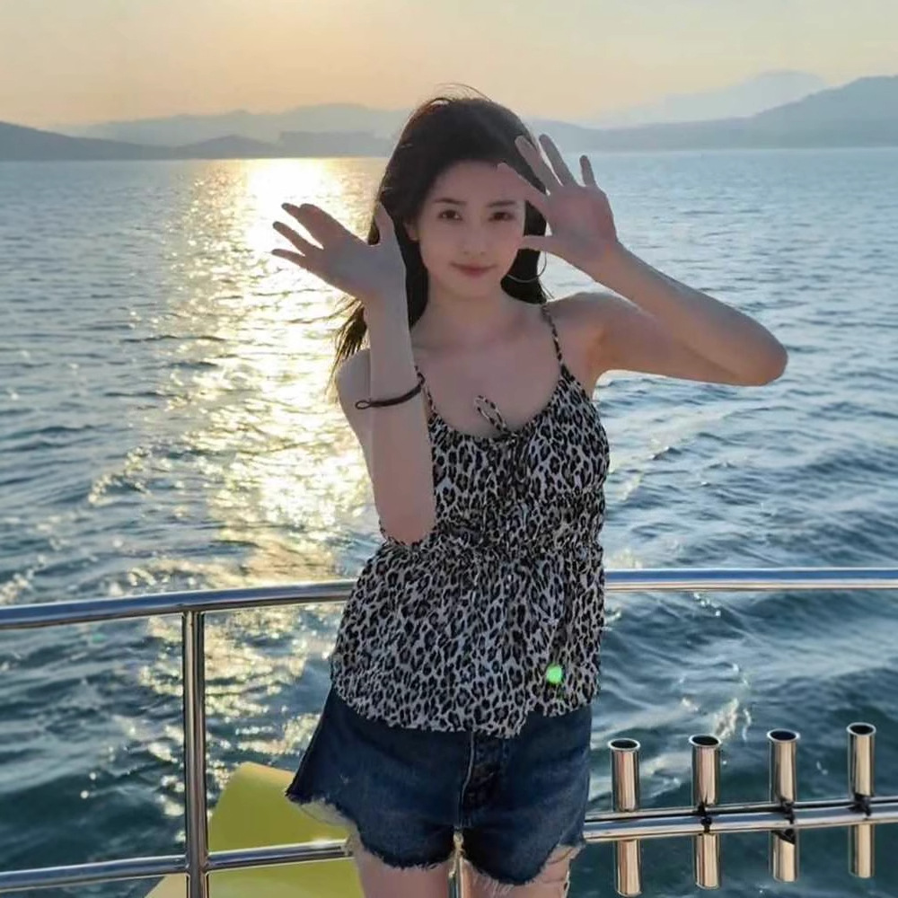 White Deer Star 2025 New Summer Spice Girl Leopard Print Vest Slim-fit Sling Retro Pure Top