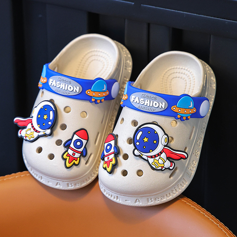 Cartoon Astronaut Children's Sandals Summer Boys and Girls Clogs Outdoor Wear Closed-Toe Soft-Soled Non-Slip Baby Sandals