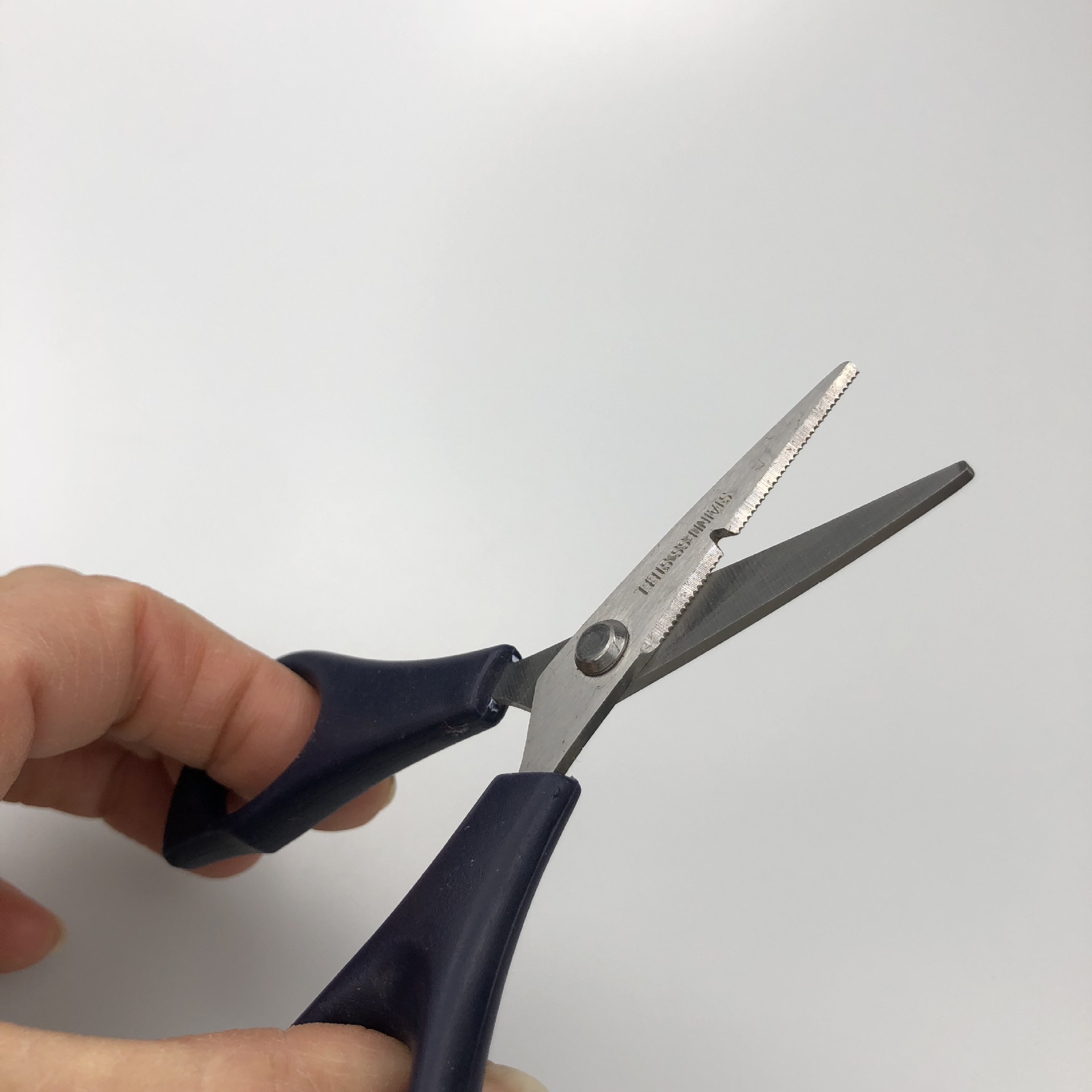 Picture of fishing line big horse line small scissors stainless steel scissors with serrated scissors fishing gear fishing supplies fishing scissors