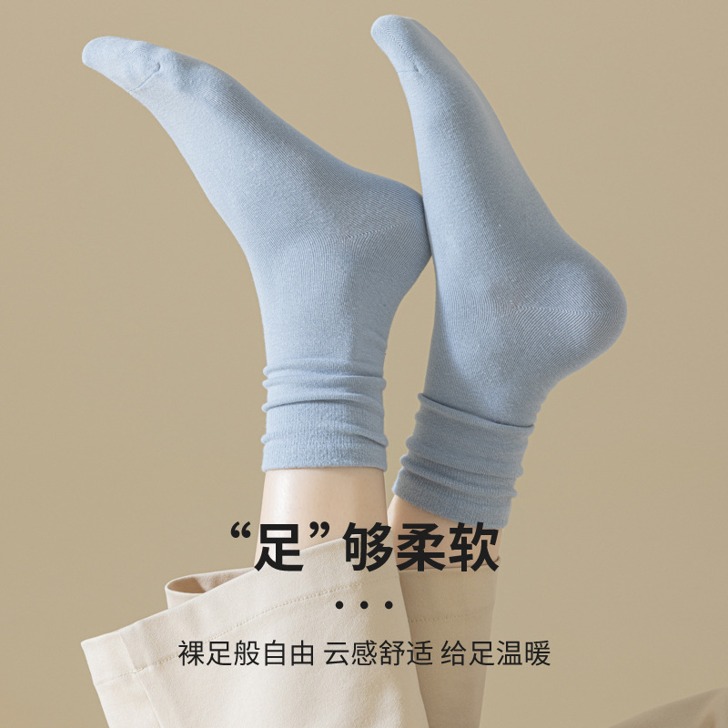 Picture of Socks Women's Mid-Calf Ins Trendy Versatile Confinement Socks Pure Color Autumn and Winter Retro Style Pile Socks White Socks Long Socks