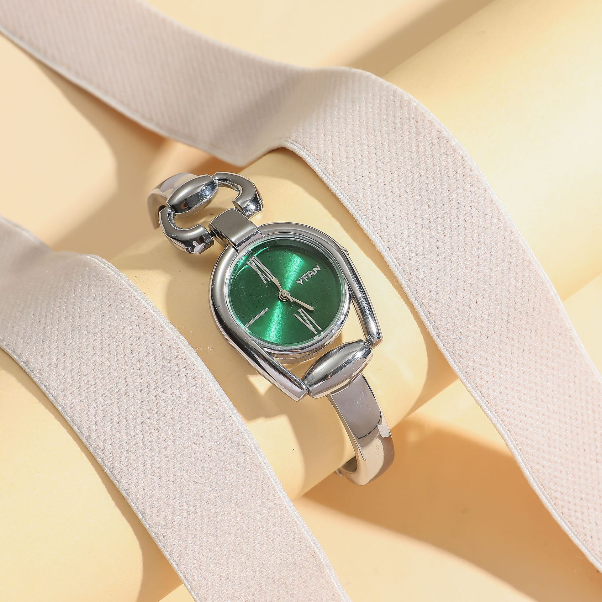 Picture of Women's Fresh Ins Style All-Match Purple Aurora Dial Square Bracelet Watch for Students