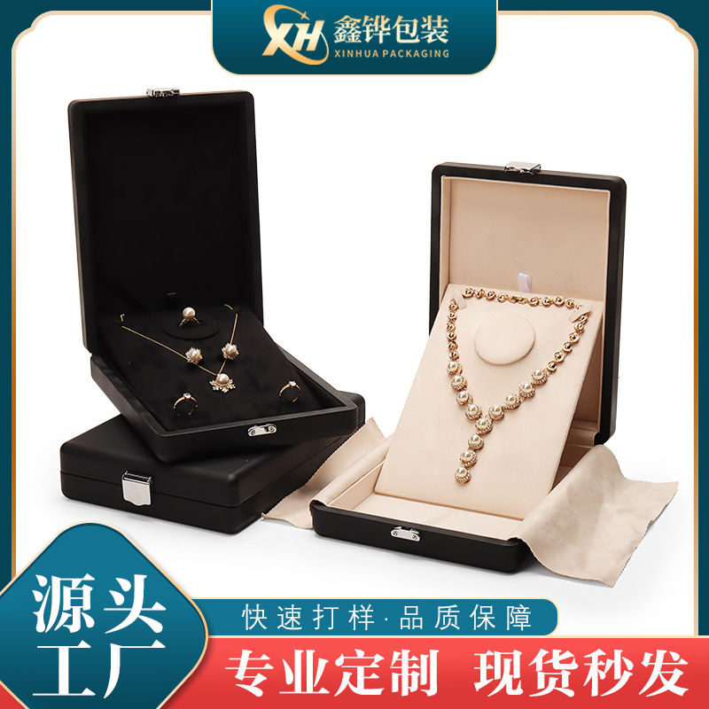 Black leather metal buckle flip jewelry set box ring earrings necklace jewelry box jewelry packaging can add Logo