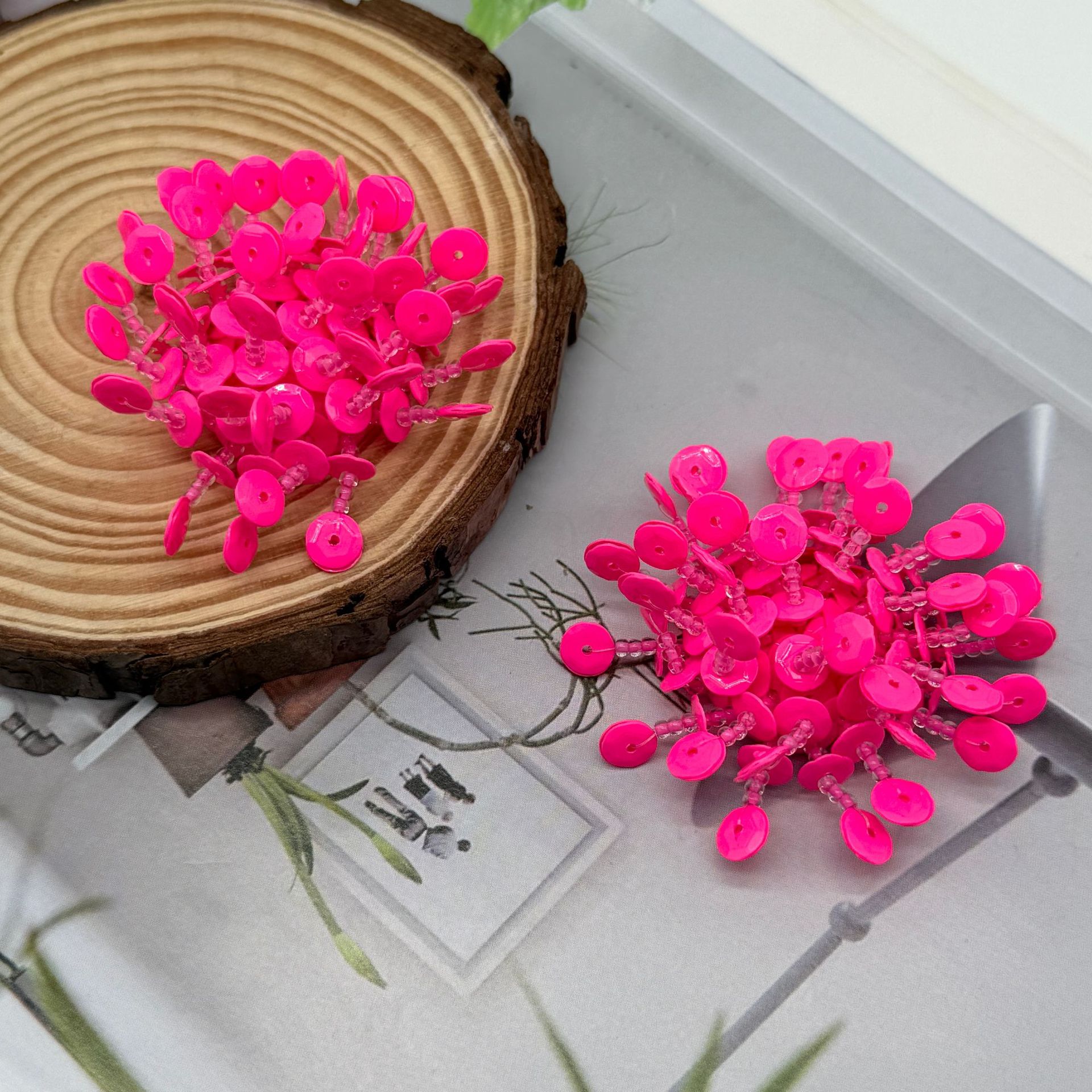 Picture of New girl new sequin rice bead loose flower earrings accessories DIY handmade fashion headgear earrings shoe flower pendants
